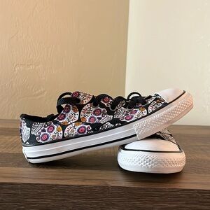 Sugar skull converse